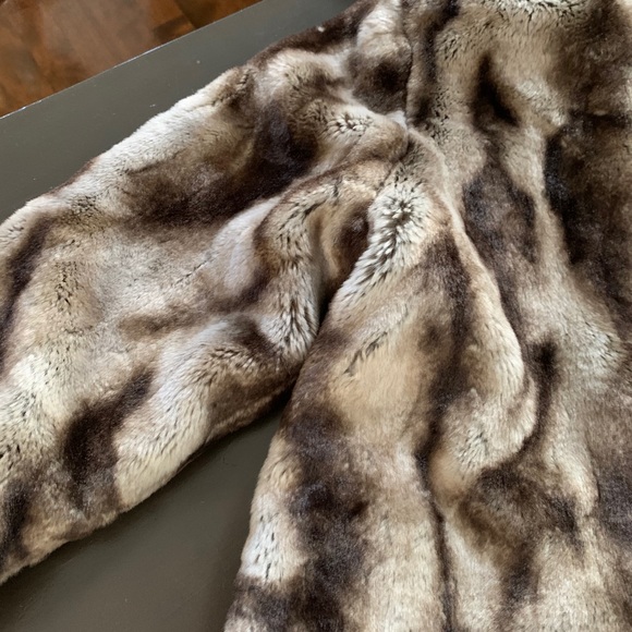 SHOWSTOPPER! 💖 European coat - Picture 6 of 9